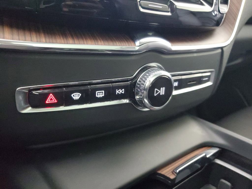 Used 2024 Volvo XC60 B5 Plus w/ Climate Package AWD/4WD image 32