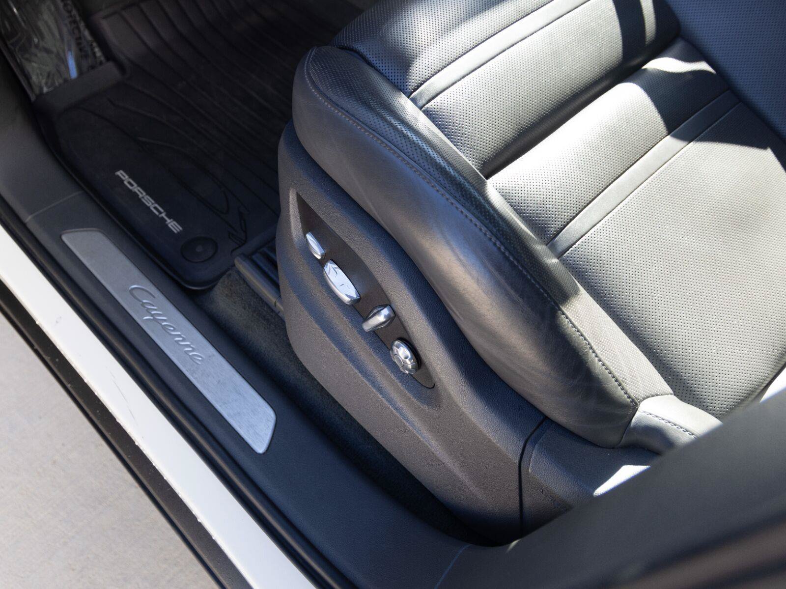 Used 2020 Porsche Cayenne AWD/4WD image 19
