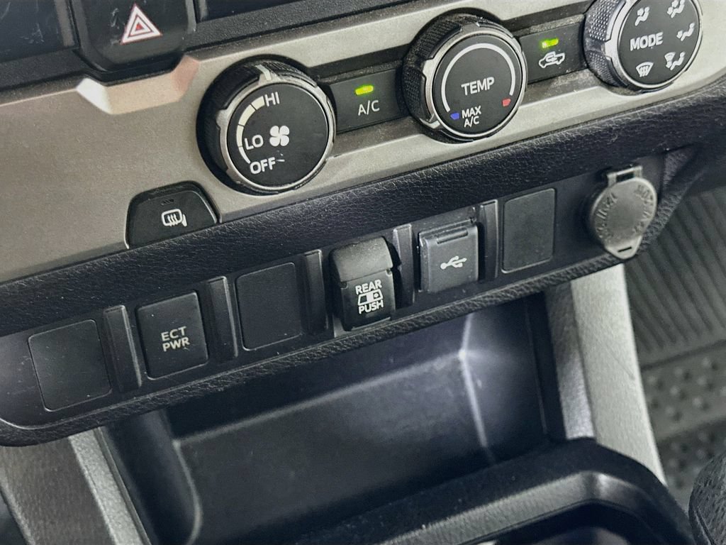 Used 2020 Toyota Tacoma SR5 RWD image 31