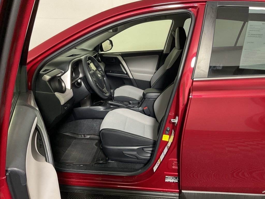 Used 2018 Toyota RAV4 LE AWD/4WD image 21