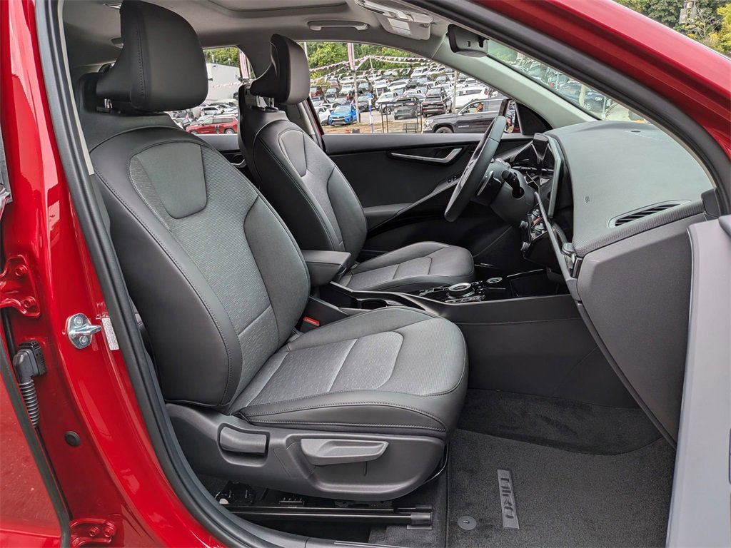 Used 2024 Kia Niro SX Touring image 28