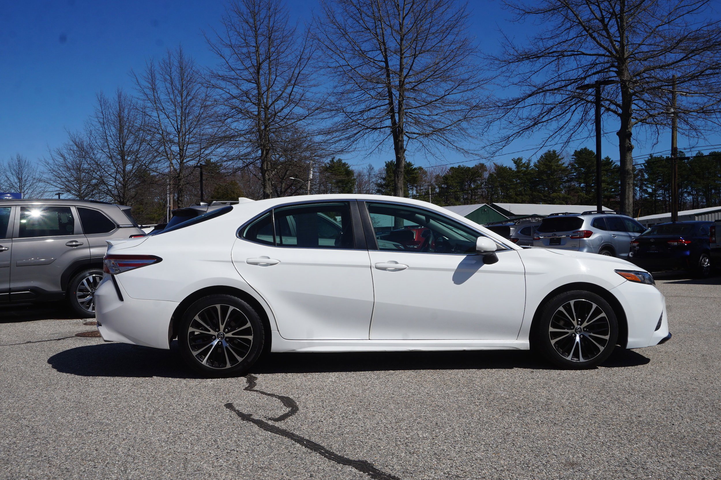 Used 2020 Toyota Camry SE FWD image 4