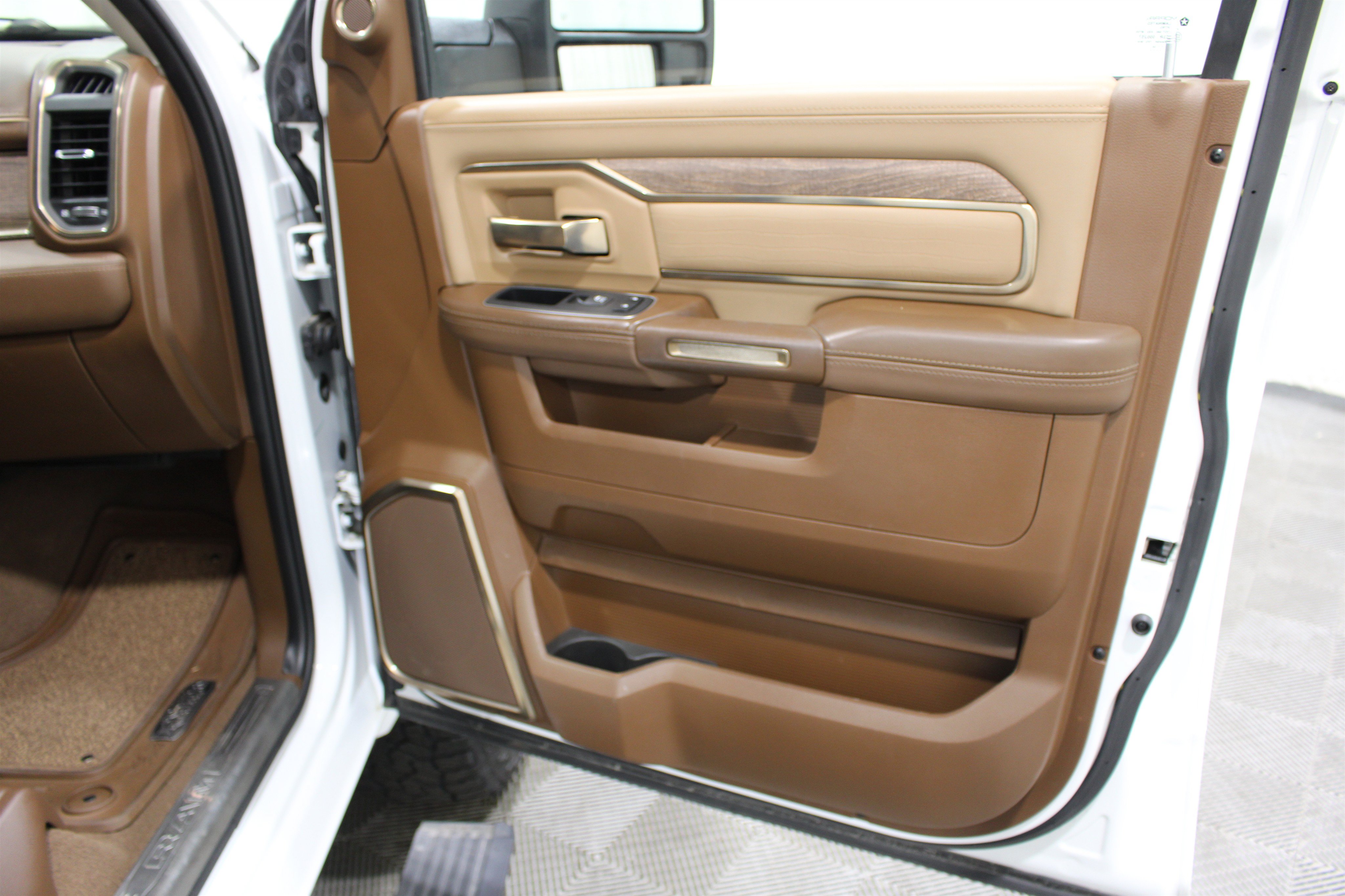 Used 2024 RAM 2500 Limited AWD/4WD image 29