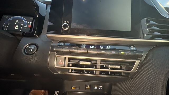 Used 2025 Toyota Camry SE image 21