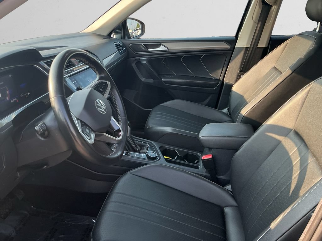 Used 2023 Volkswagen Tiguan SE AWD/4WD image 9