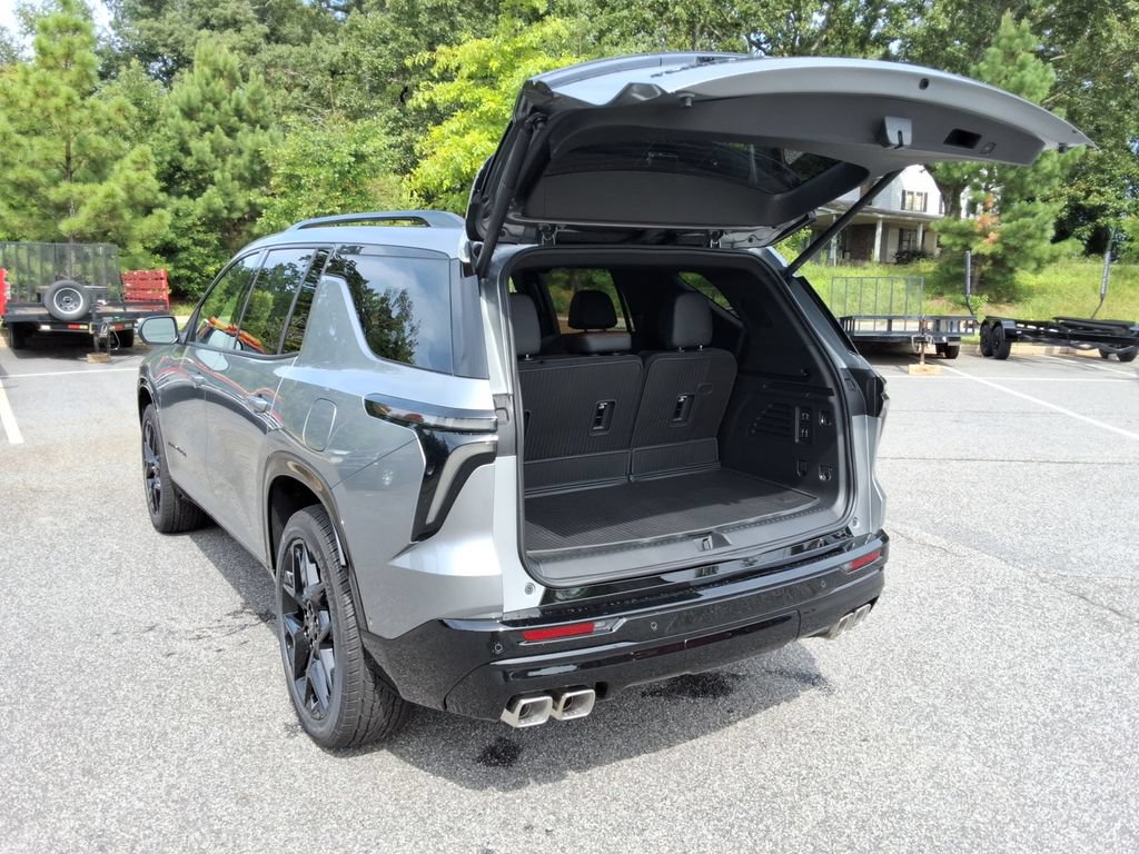New 2026 Chevrolet Traverse RS w/ LPO, Floor Liner Package FWD image 13