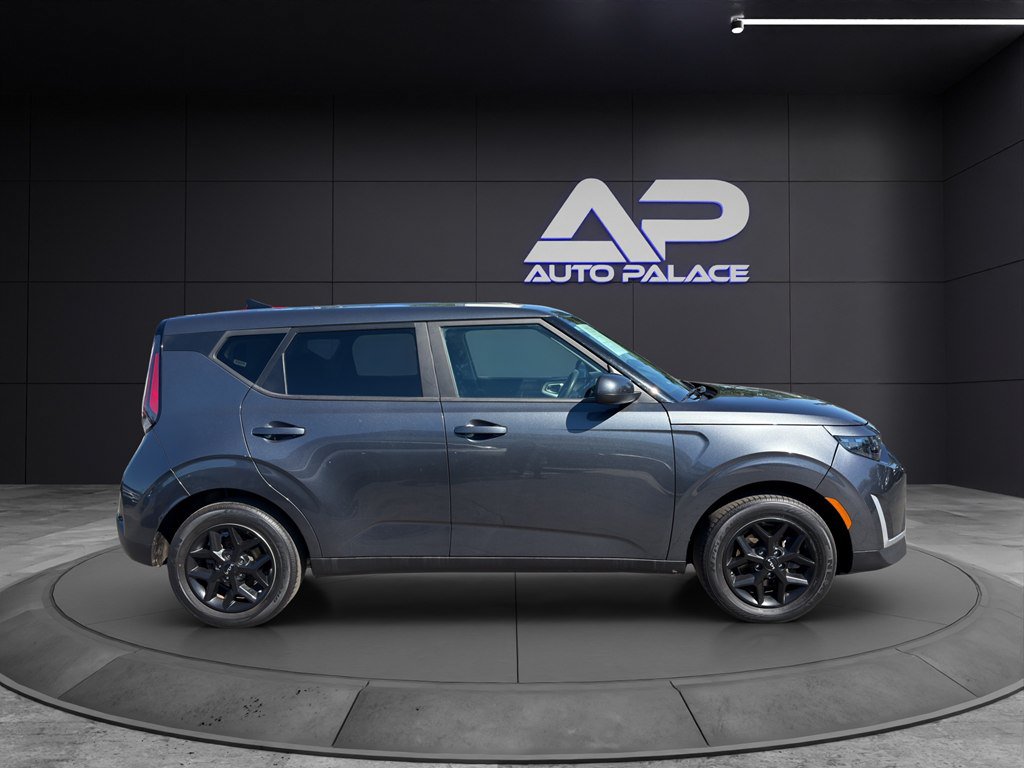 Used 2023 Kia Soul LX w/ Option Group 015 FWD image 19
