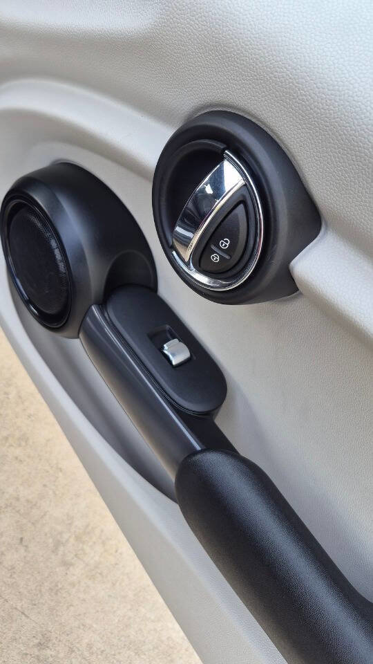 Used 2015 MINI Cooper 2-Door Hardtop image 48