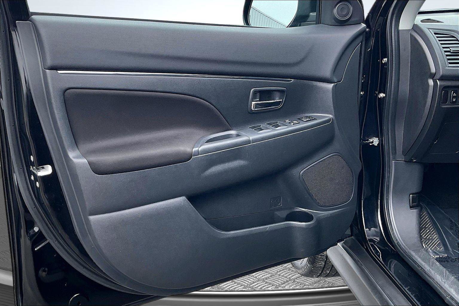 Used 2025 Mitsubishi Outlander Sport AWD image 22