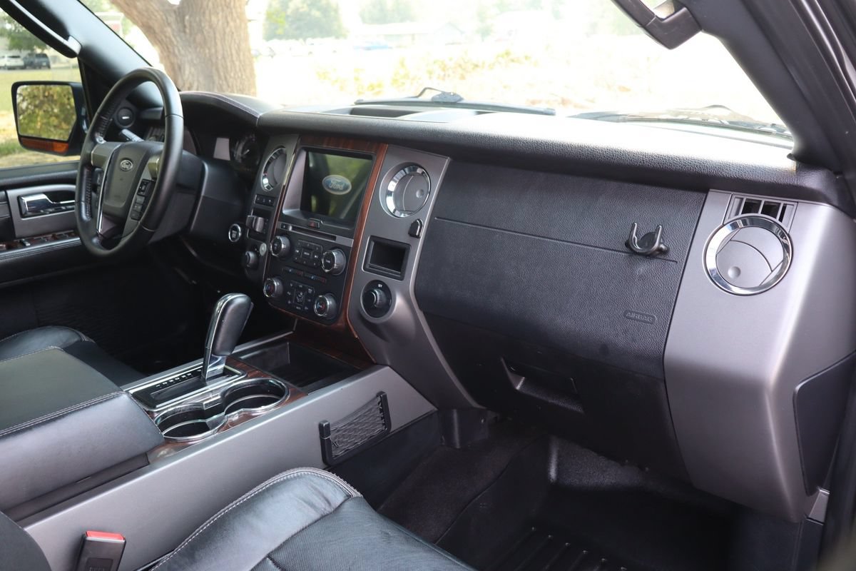 Used 2016 Ford Expedition Platinum AWD/4WD image 17