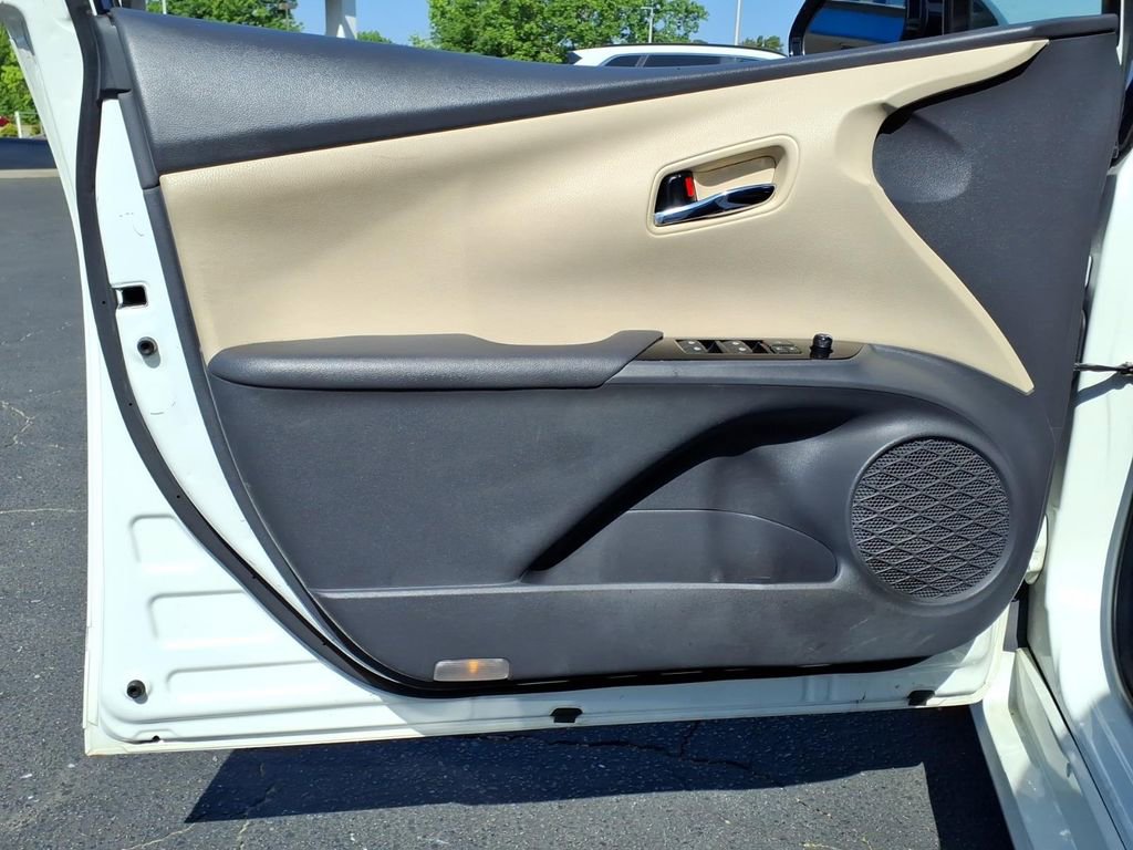 Used 2017 Toyota Prius Three w/ Advanced Technology Package FWD image 8