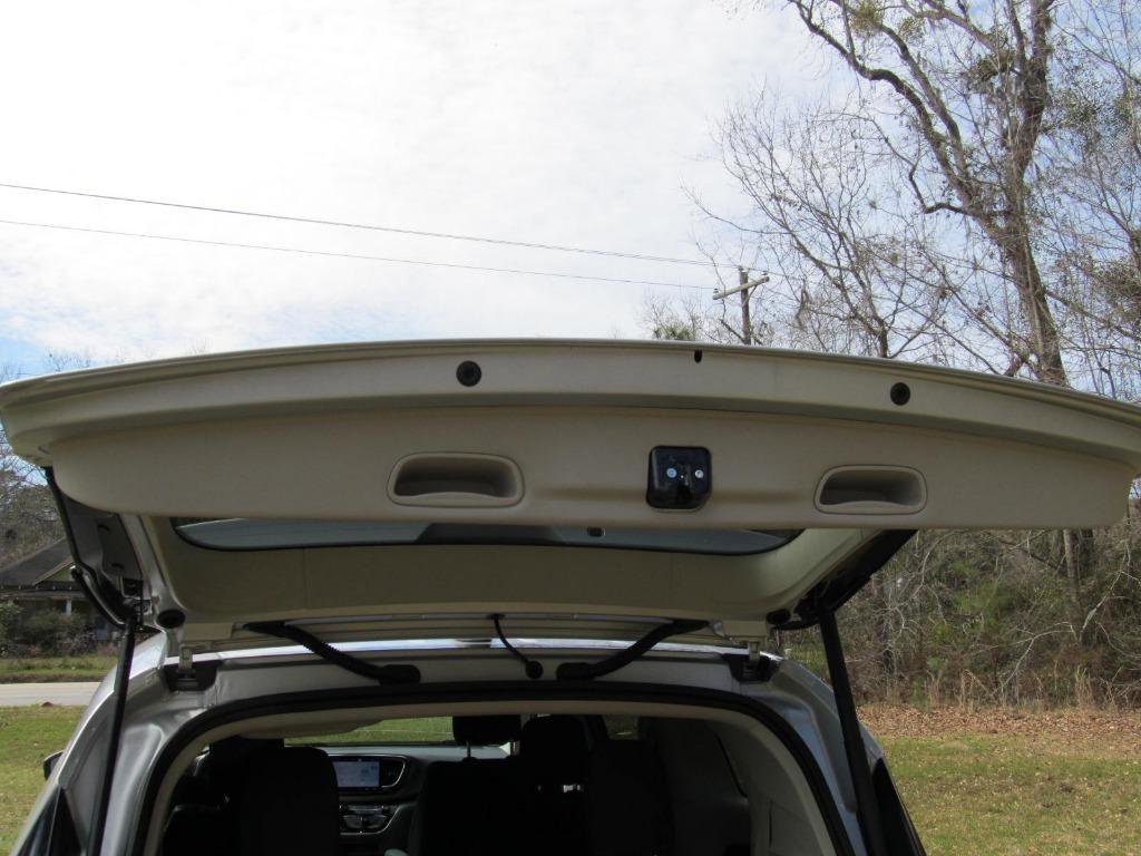 Used 2023 Chrysler Voyager LX image 38