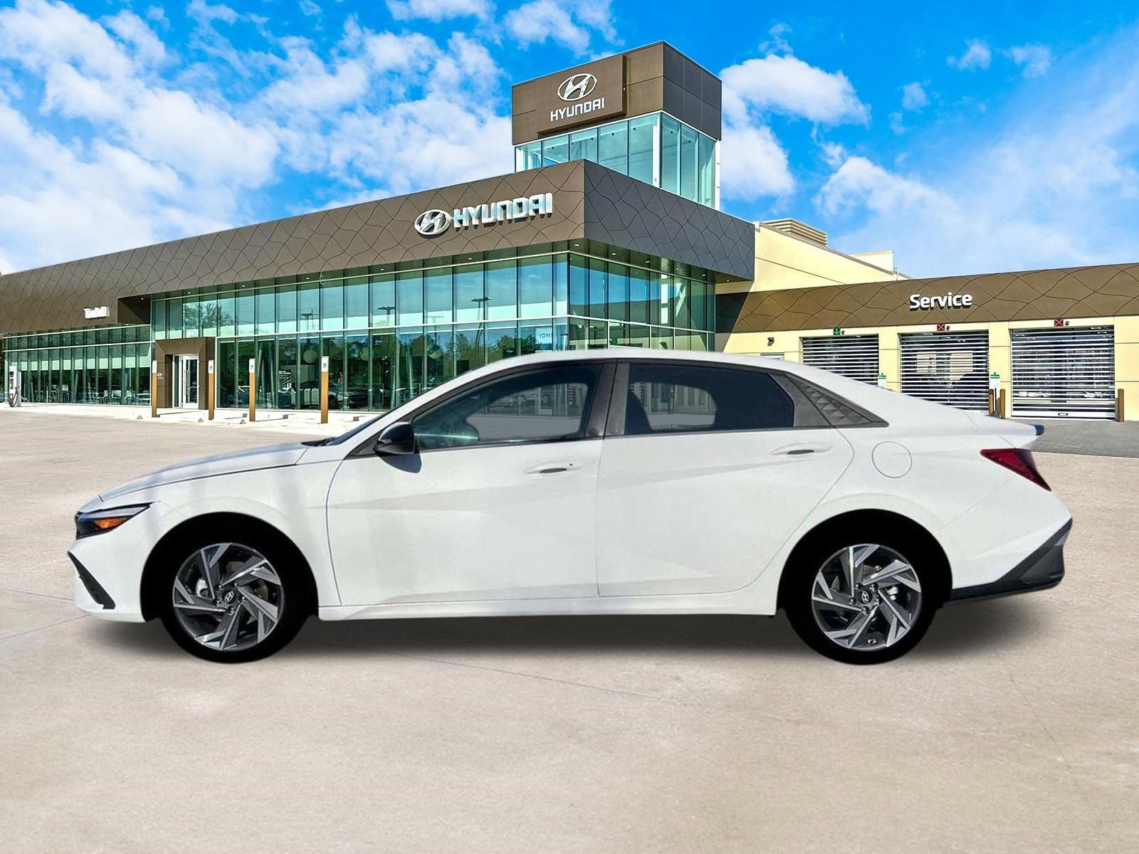 Used 2025 Hyundai Elantra Sport FWD image 3