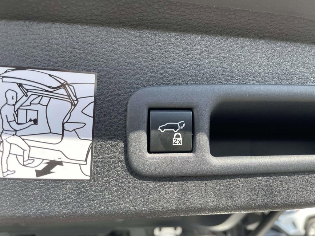 Used 2023 Toyota Sienna XSE w/ XSE Plus Package image 50