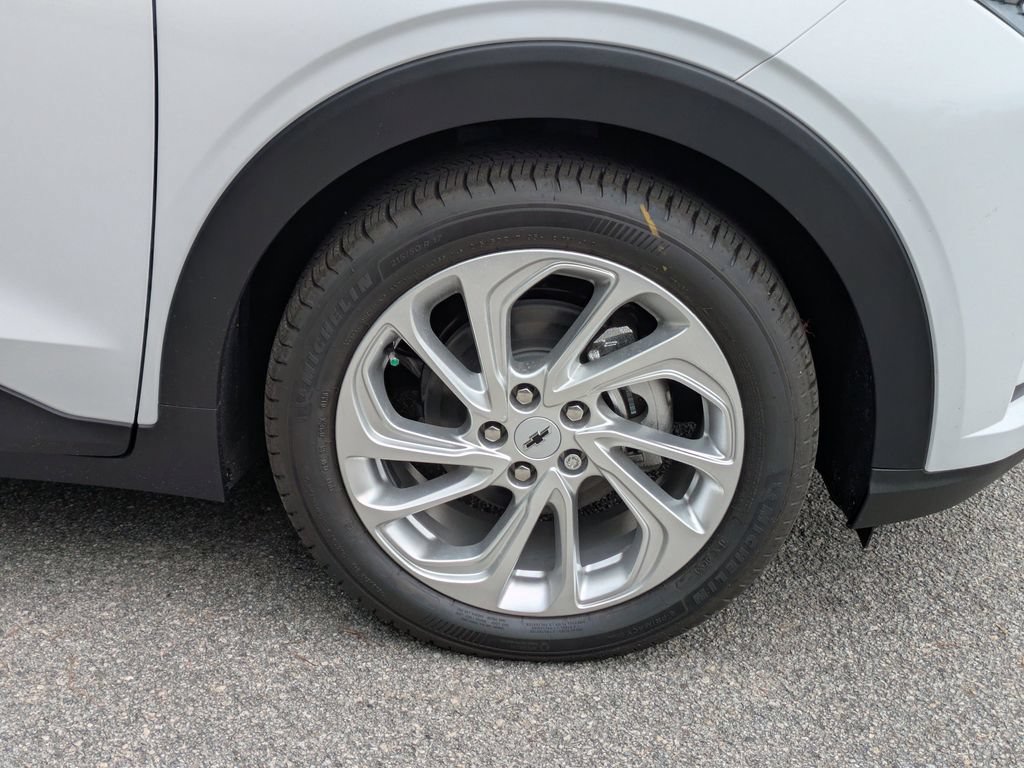 New 2027 Chevrolet Bolt LT FWD image 13