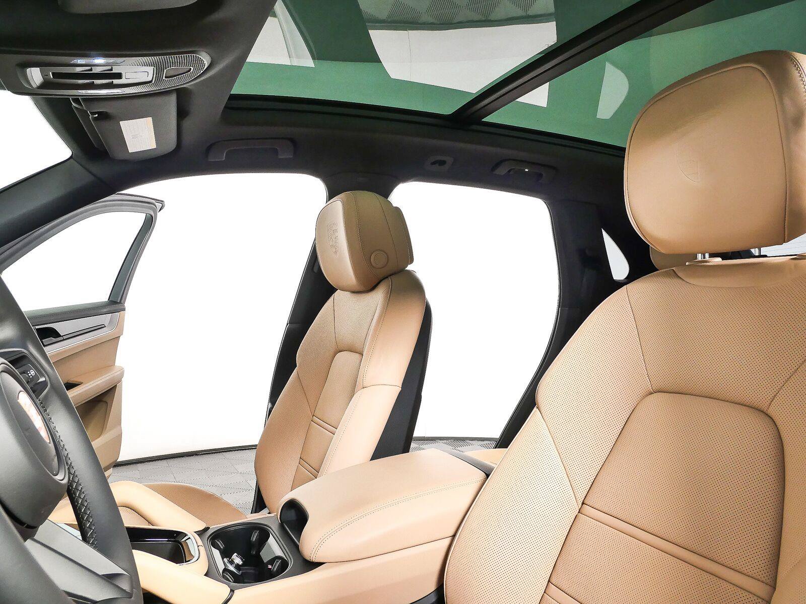 Certified 2026 Porsche Cayenne E-Hybrid AWD/4WD image 5