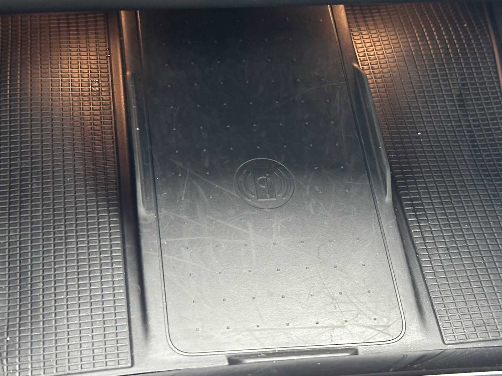 Used 2025 Volvo XC40 B5 Plus w/ Protection Package Premier image 30