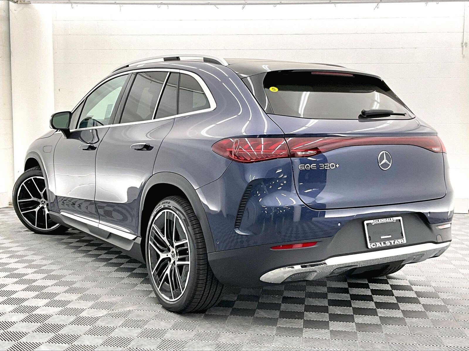 New 2027 Mercedes-Benz EQE 320+ SUV image 2
