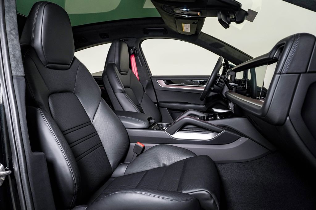 New 2026 Porsche Cayenne GTS AWD/4WD image 15