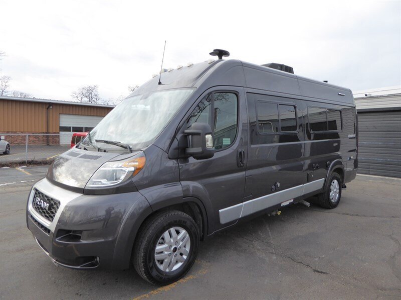 Used 2017 RAM ProMaster 3500 w/ Premium Appearance Group FWD image 3