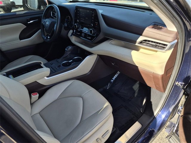 Used 2020 Toyota Highlander XLE image 11