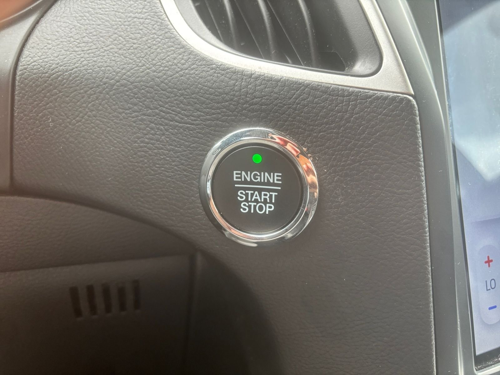 Used 2024 Ford Edge SEL AWD/4WD image 24