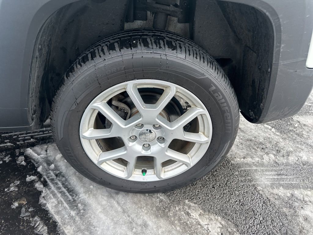 Used 2023 Jeep Renegade Latitude image 38