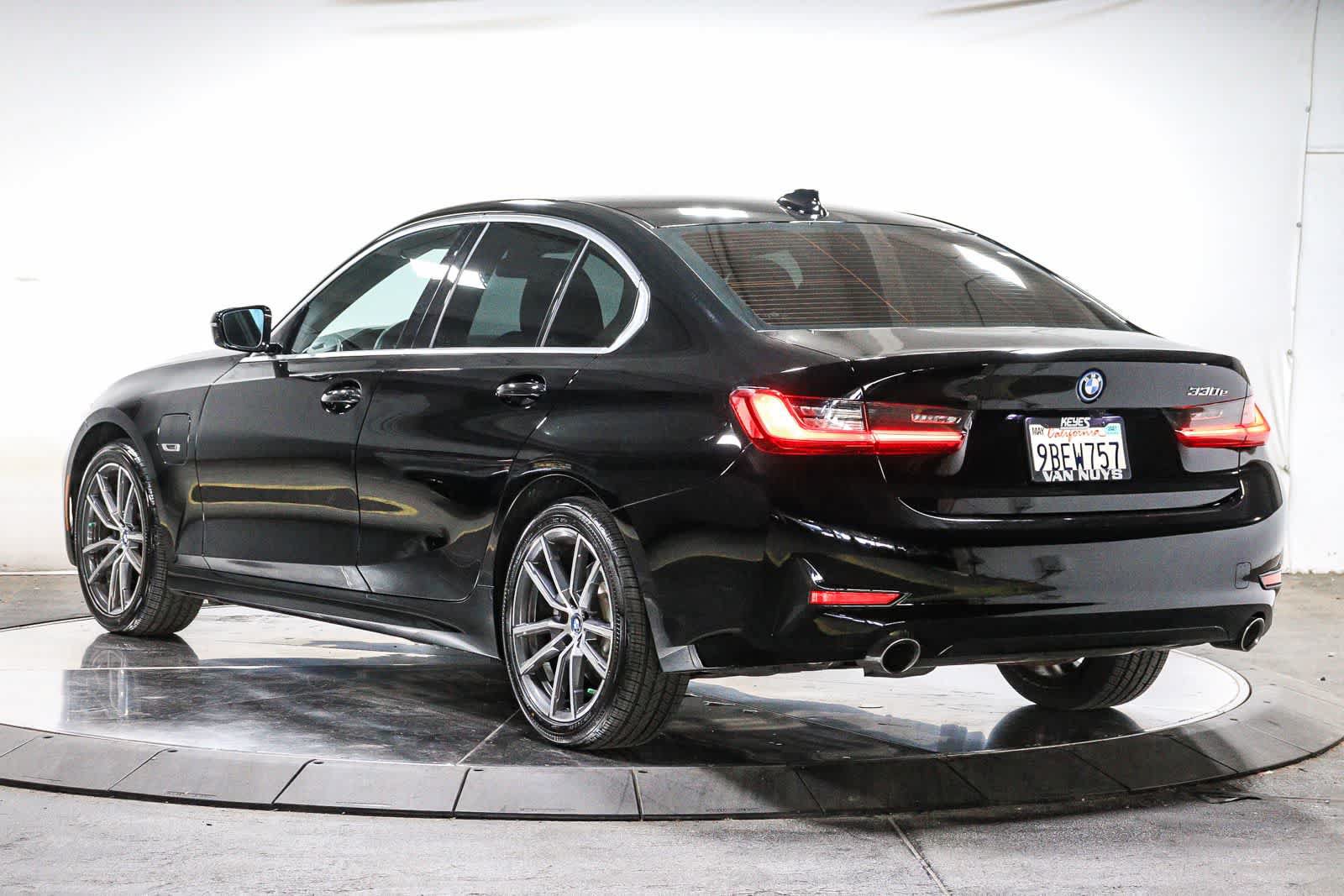 Used 2022 BMW 330e RWD image 2