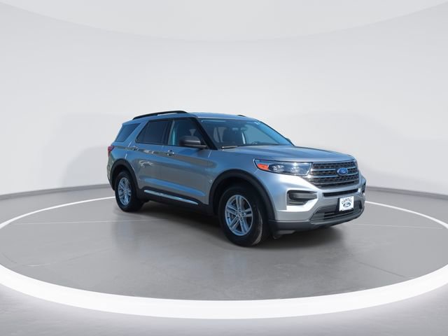 Used 2023 Ford Explorer XLT RWD image 2