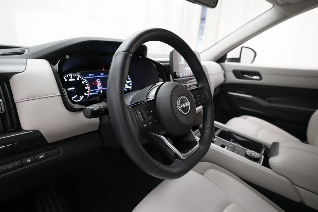 Certified 2024 Nissan Pathfinder SL image 8