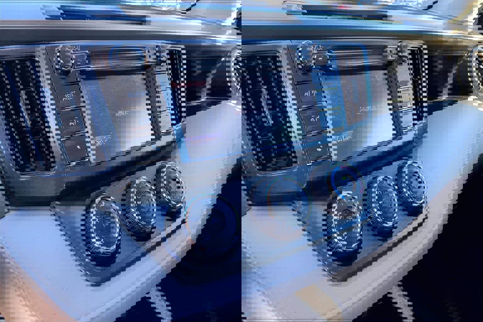 Used 2015 Toyota RAV4 LE image 31