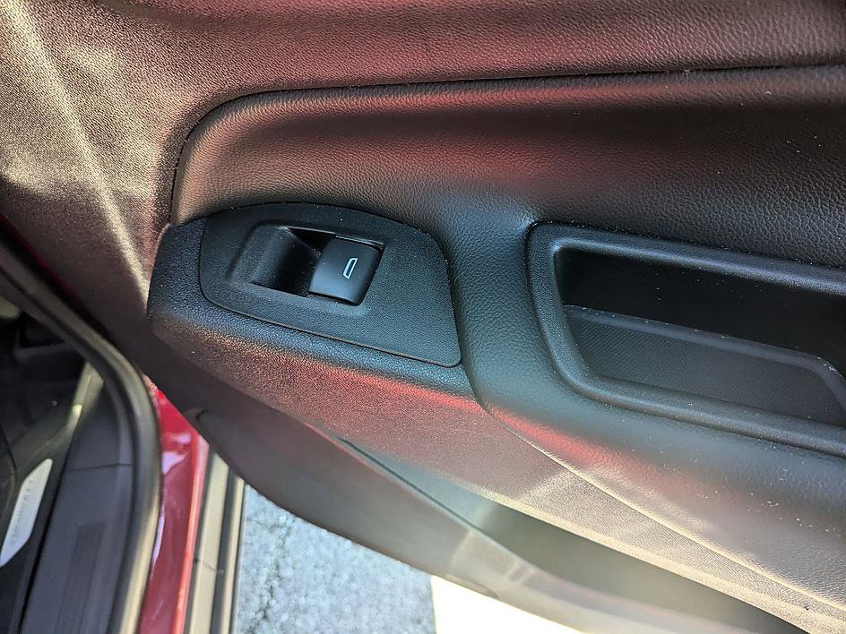 Used 2020 Chevrolet Equinox LT image 38