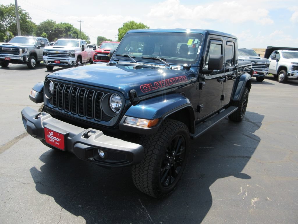 Used 2025 Jeep Gladiator Sport AWD/4WD image 14