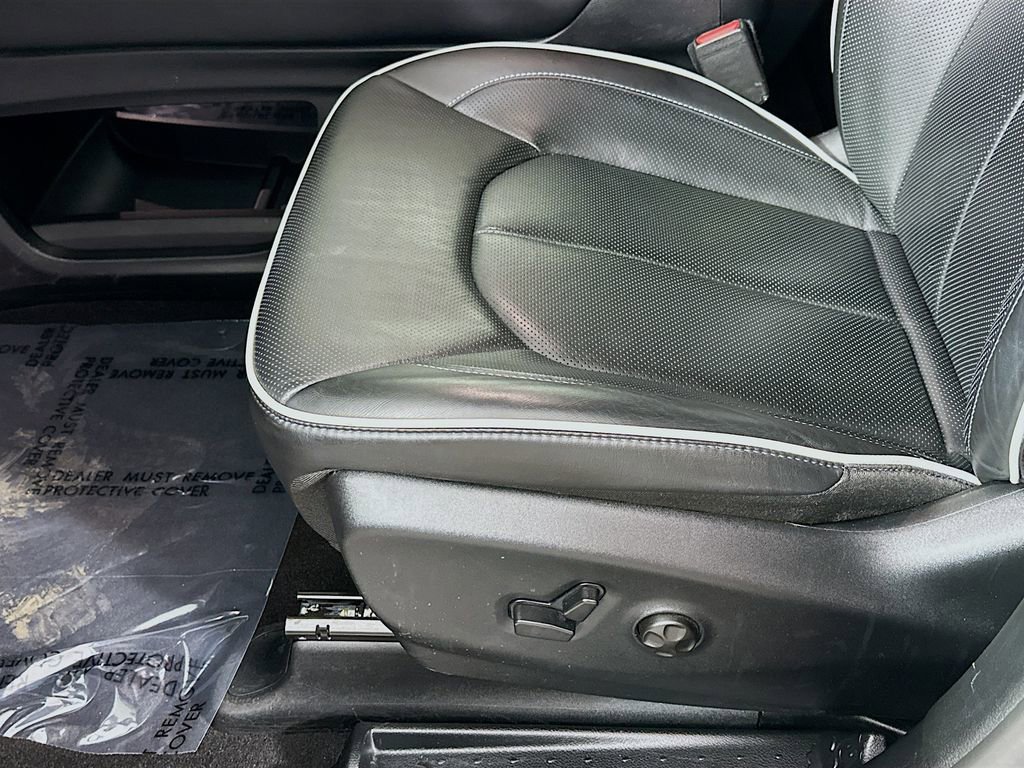 Certified 2025 Chrysler Pacifica Limited image 29