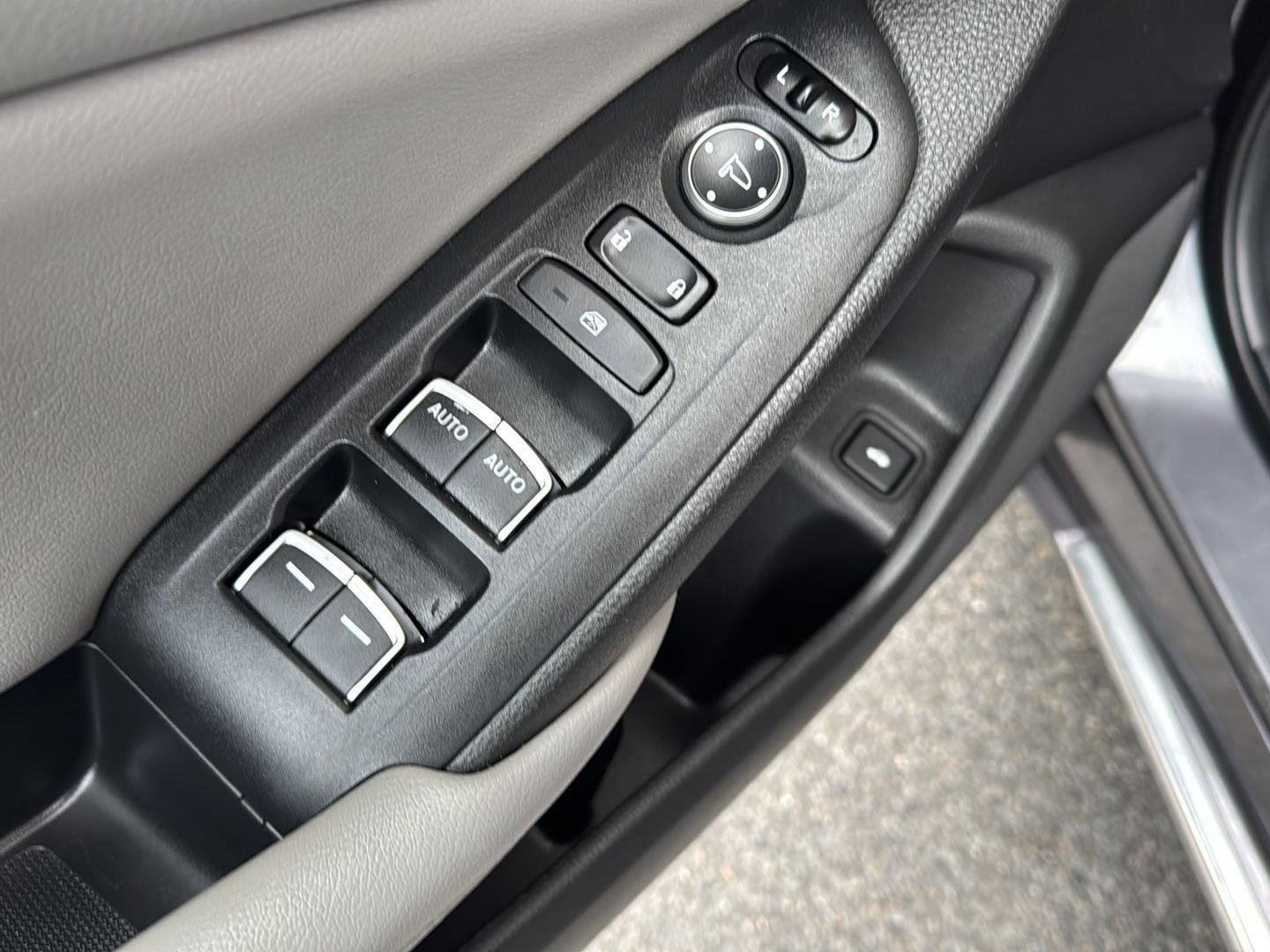 Used 2018 Honda Accord Touring image 30