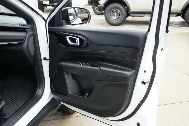 Used 2025 Jeep Compass Trailhawk image 33