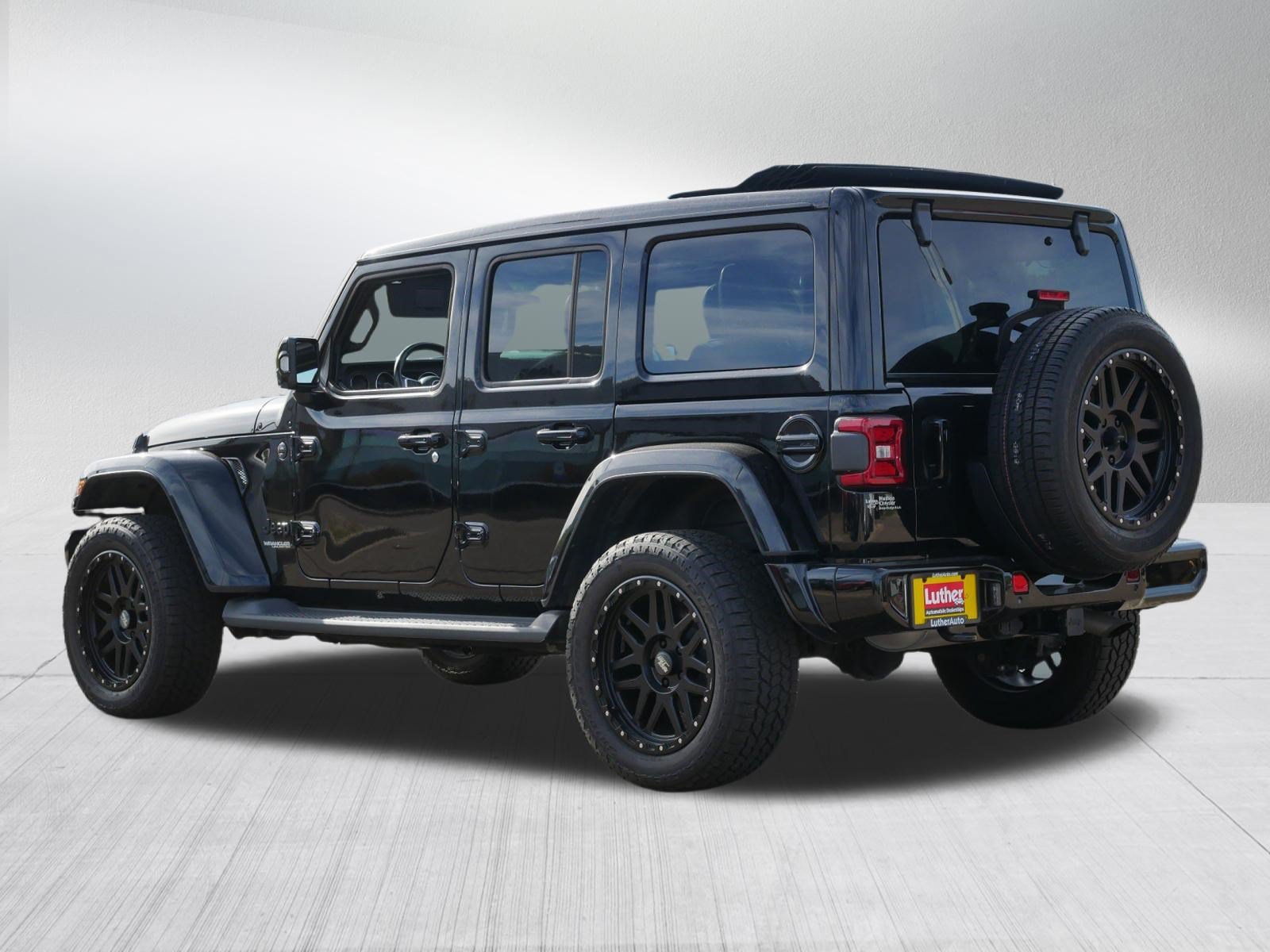 Used 2022 Jeep Wrangler Unlimited Sahara AWD/4WD image 5