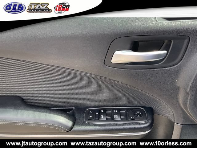 Used 2015 Dodge Charger SE RWD image 11