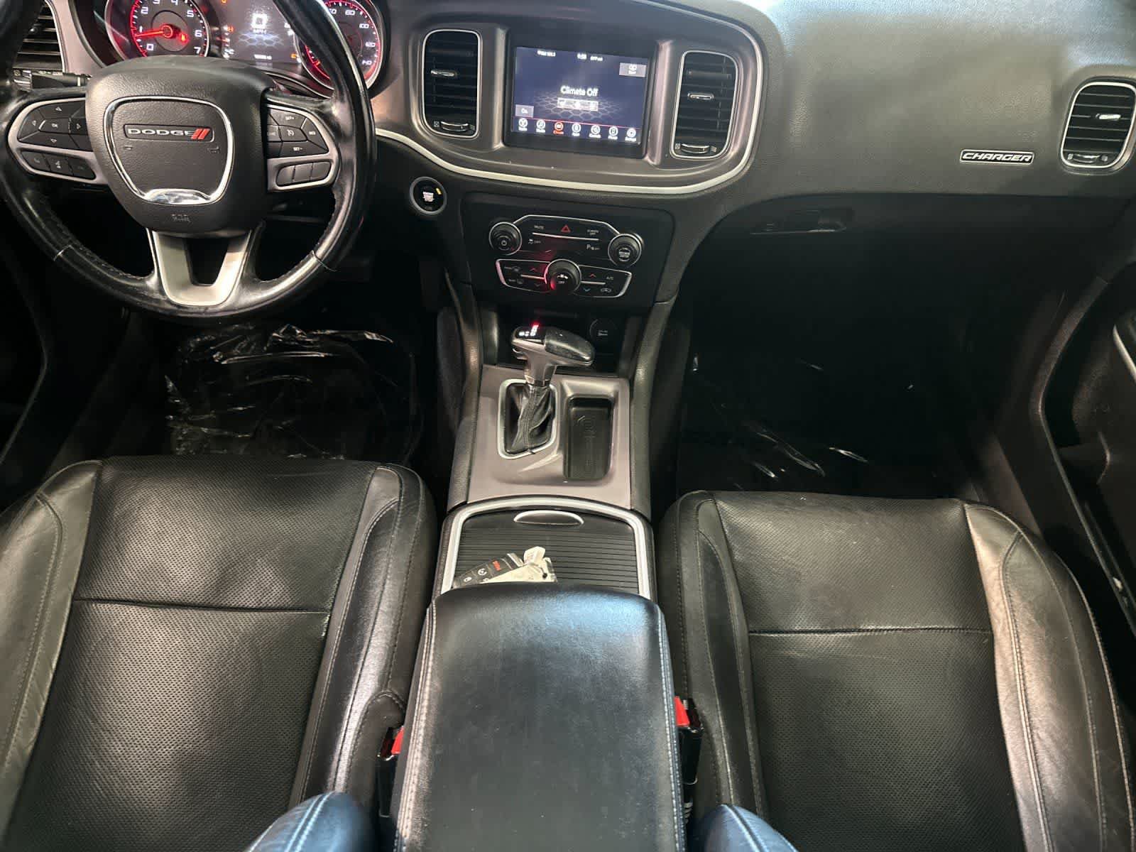 Used 2020 Dodge Charger SXT w/ Leather Interior Group RWD image 4