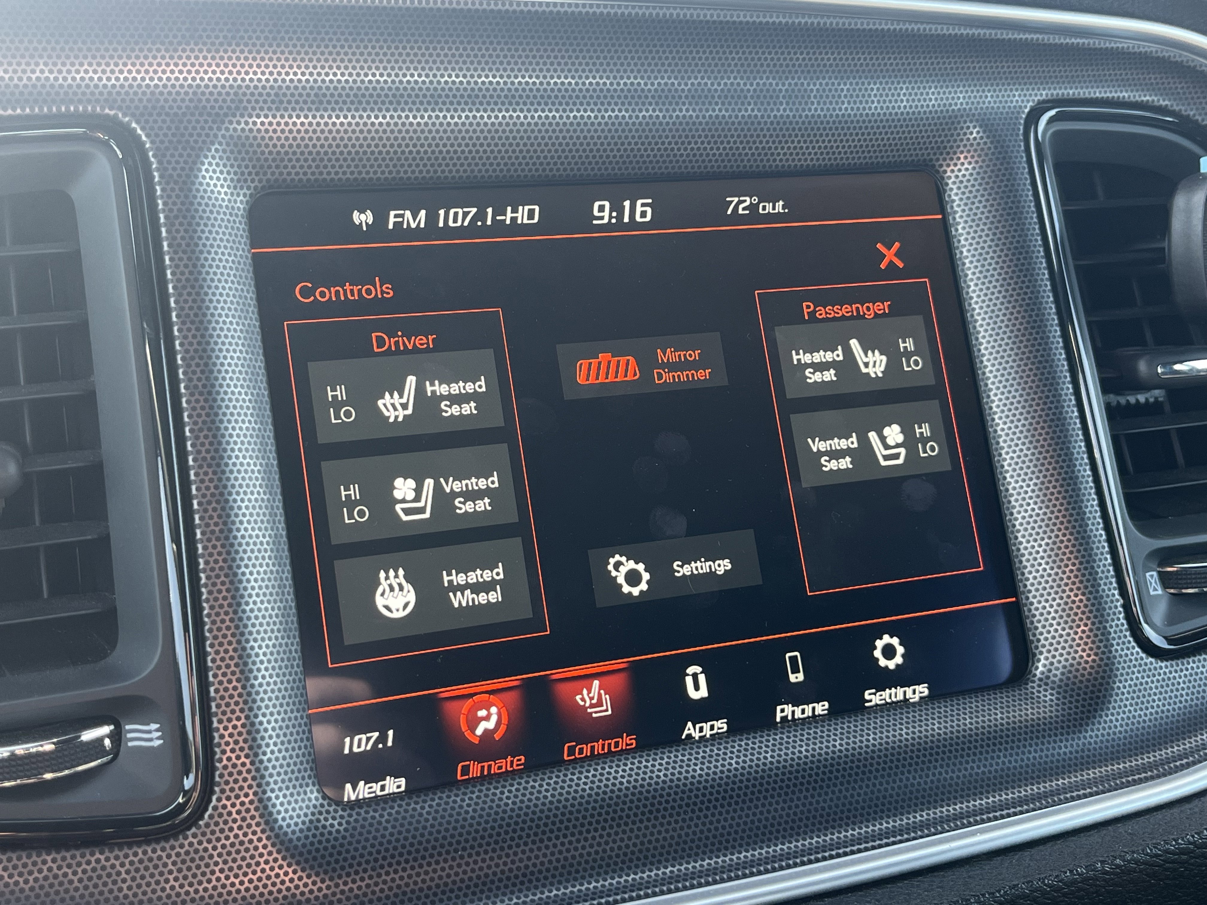 Used 2018 Dodge Challenger R/T Scat Pack w/ Leather Interior Group RWD image 32