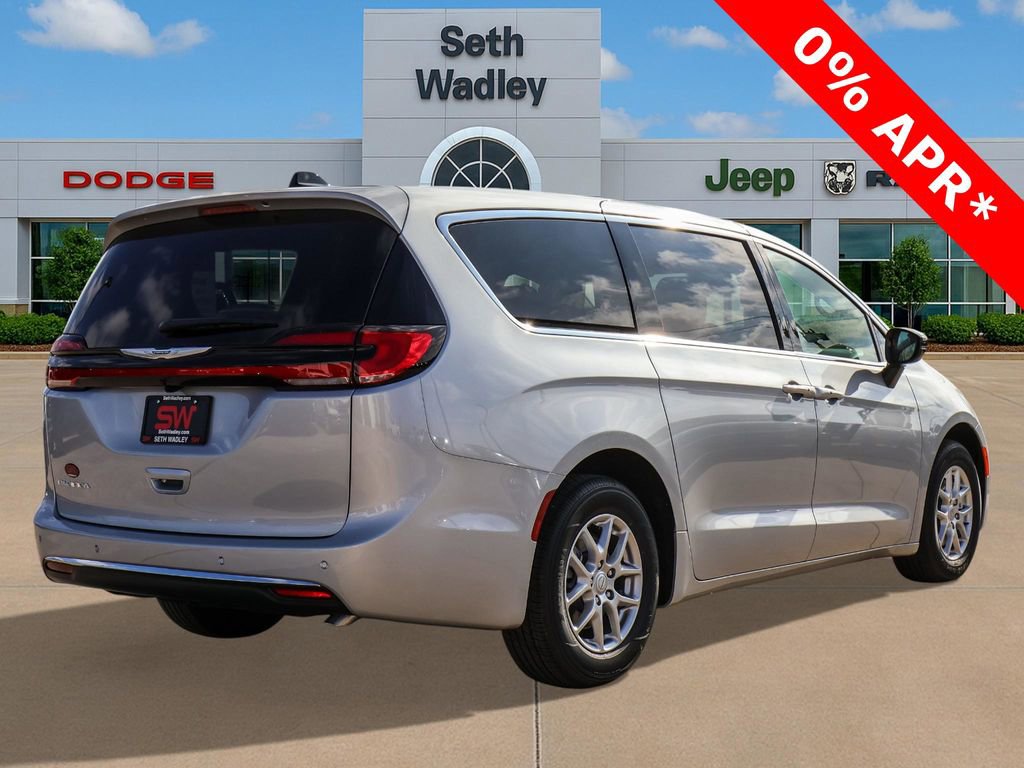 New 2026 Chrysler Pacifica Select image 7