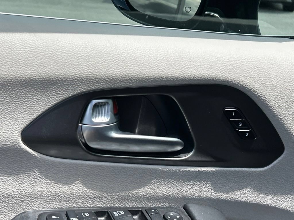 Used 2024 Chrysler Pacifica Touring-L FWD image 18