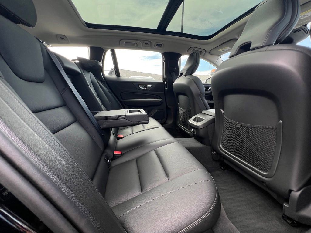 Used 2020 Volvo V60 T5 Momentum FWD image 24
