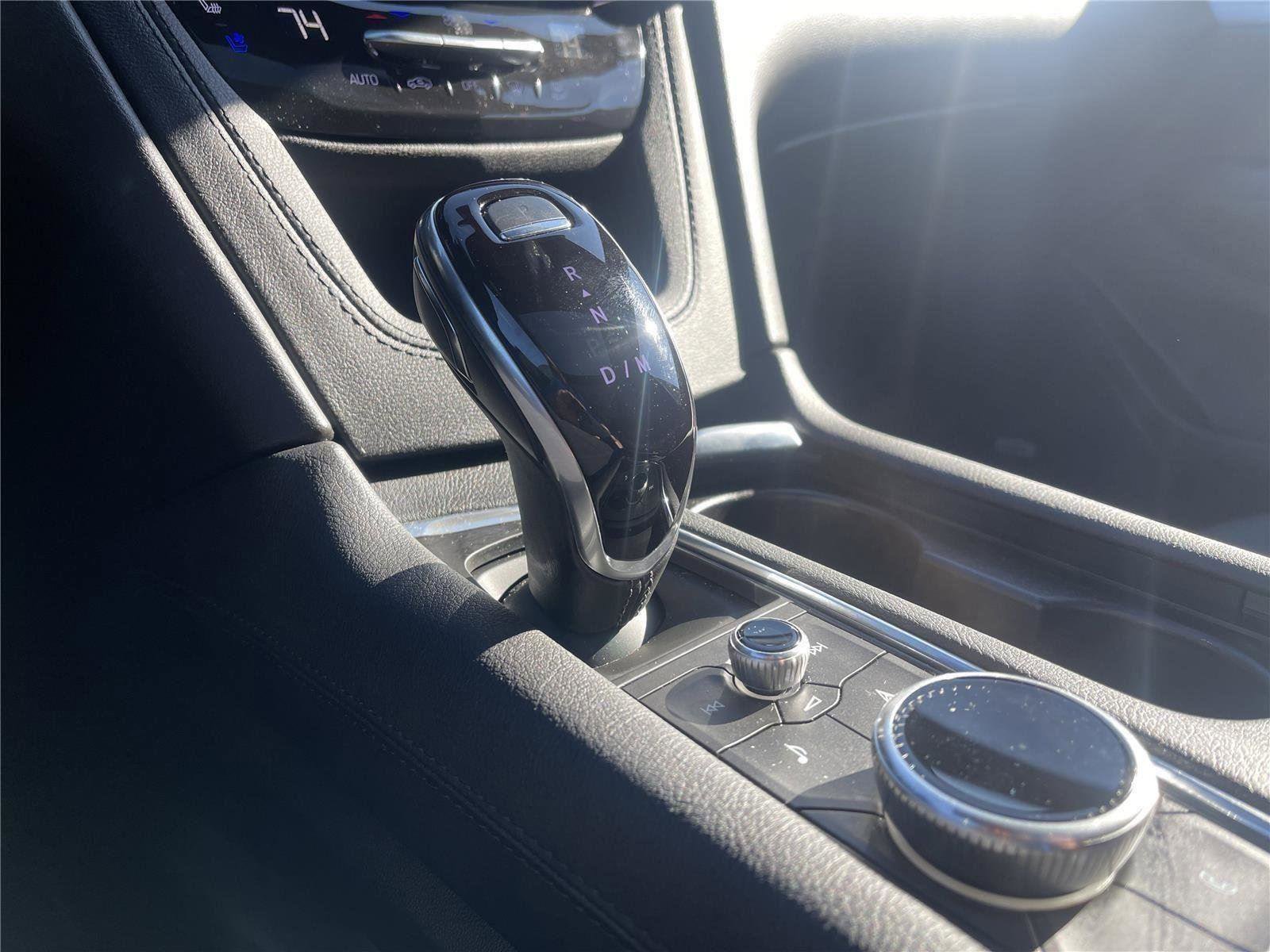 Certified 2025 Cadillac XT6 Premium Luxury AWD/4WD image 33