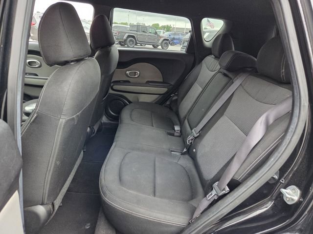 Used 2017 Kia Soul + image 10