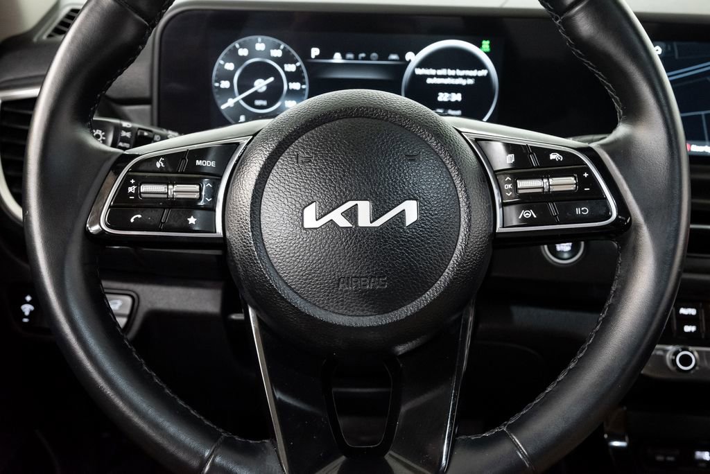 Certified 2025 Kia Seltos EX w/ EX Sunroof Package image 14