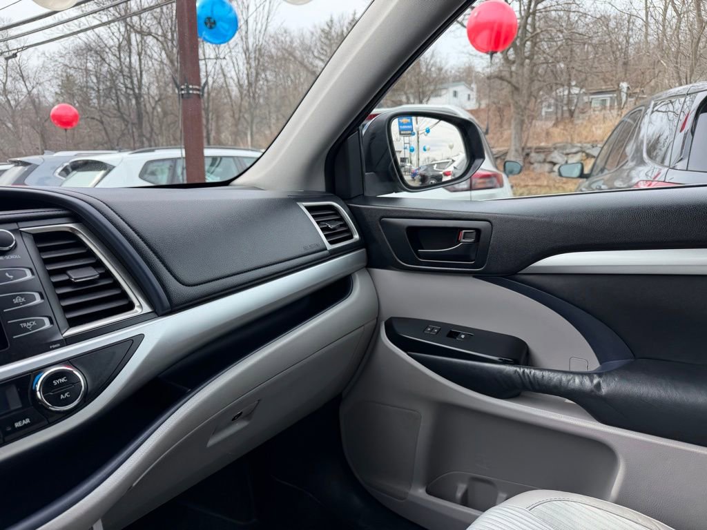 Used 2014 Toyota Highlander Plus image 25