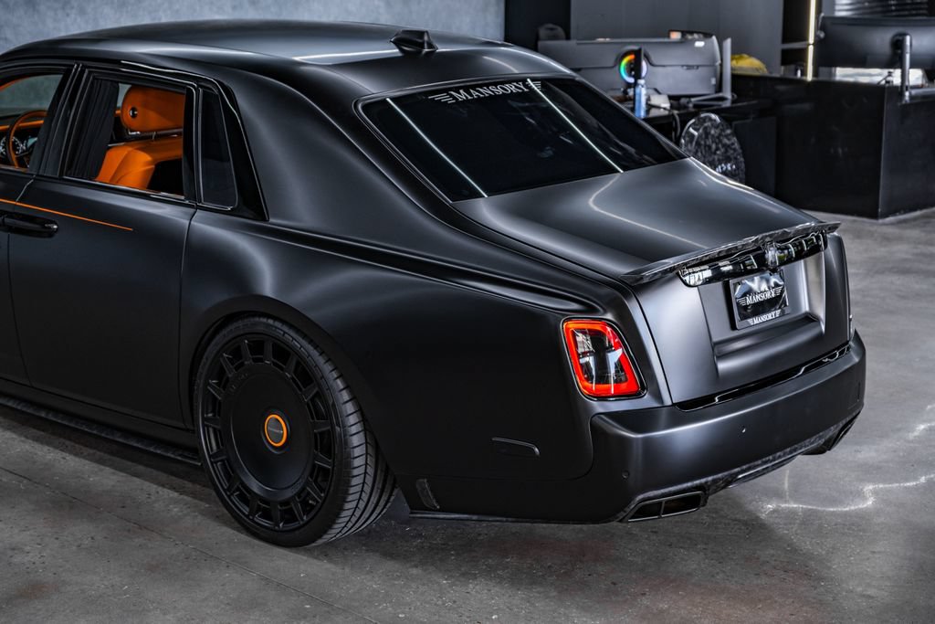 Used 2024 Rolls-Royce Phantom Sedan RWD image 28
