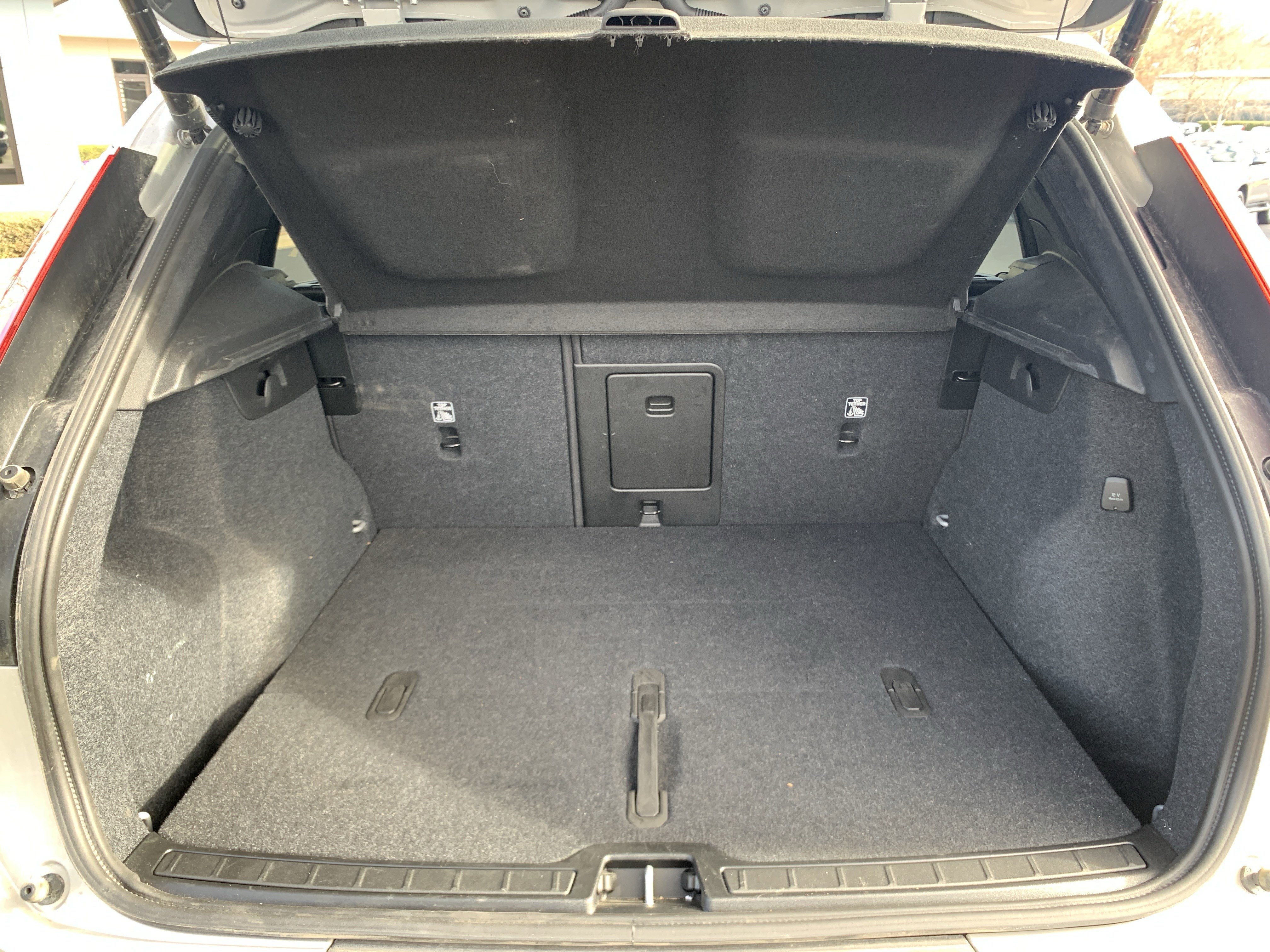 Used 2025 Volvo XC40 B5 Plus image 34