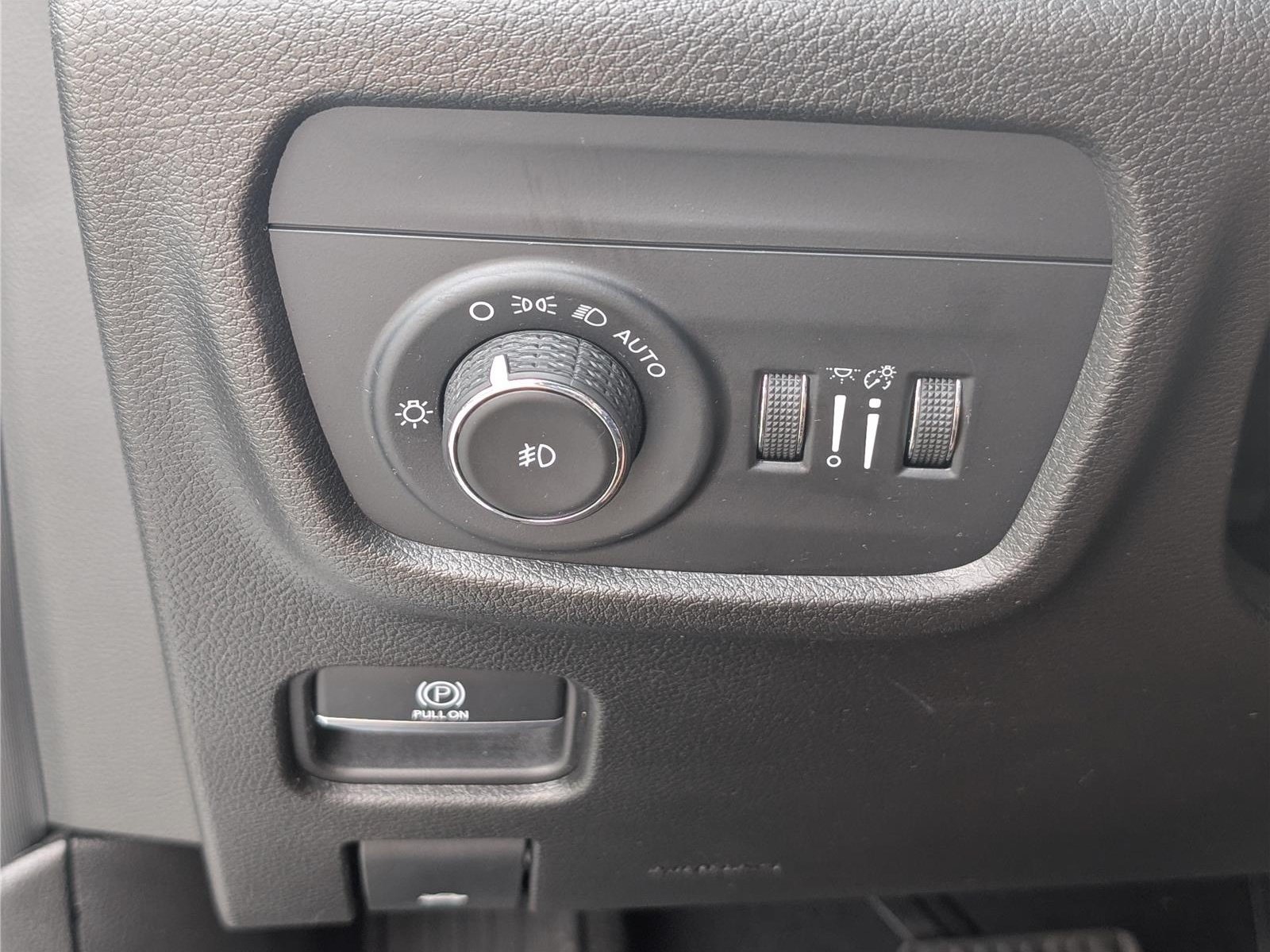 Used 2022 Jeep Grand Cherokee Limited AWD/4WD image 24